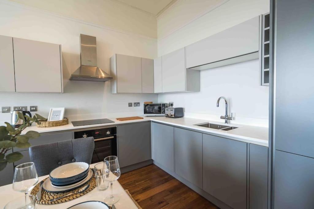 Beautiful Beach Side Apartment Торки Экстерьер фото